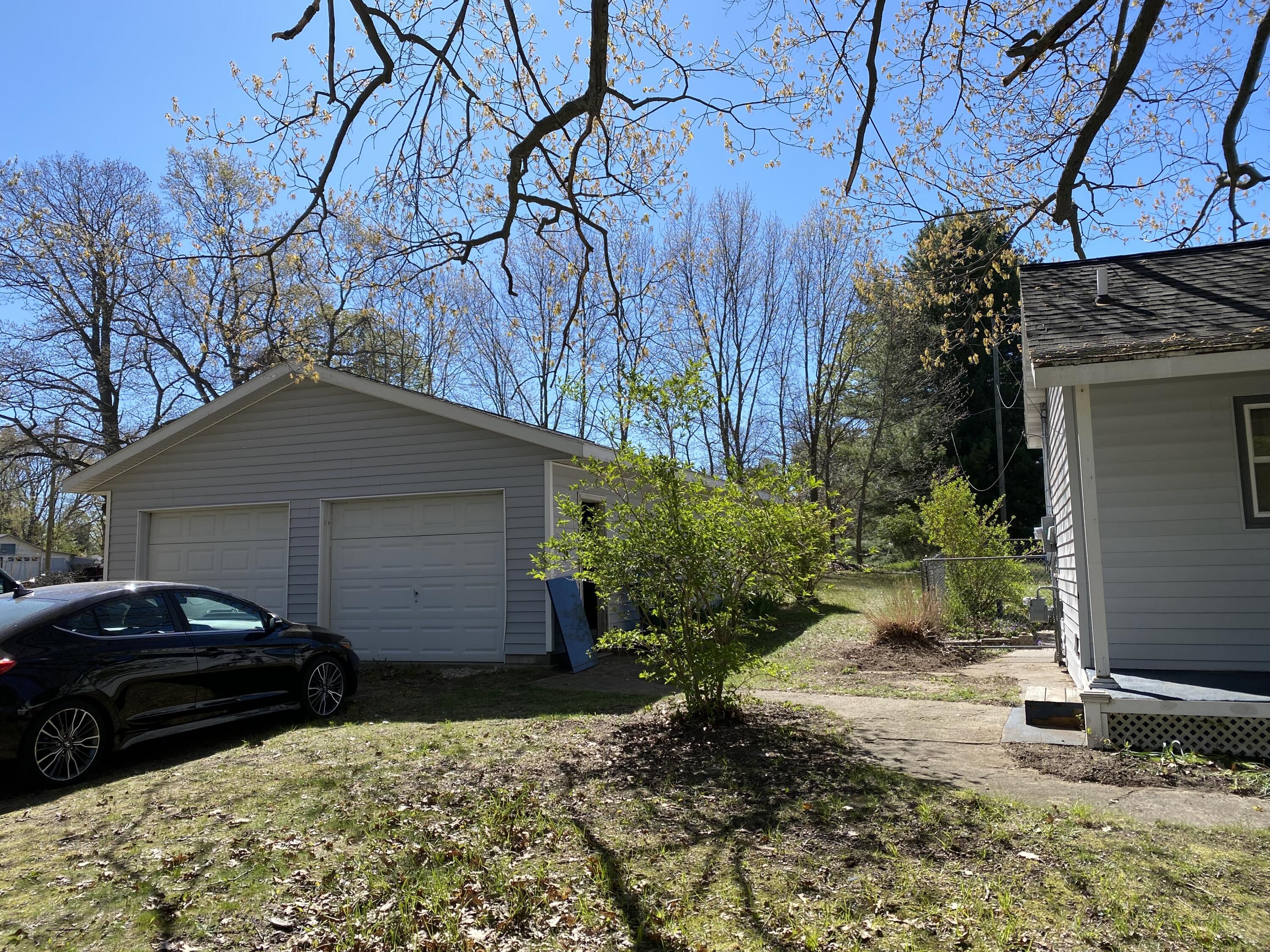 Image 4: 7942 Hill St.