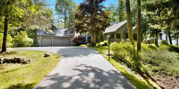 1143 Bay View Drive