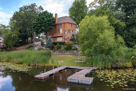 3604 LAKEVIEW Drive