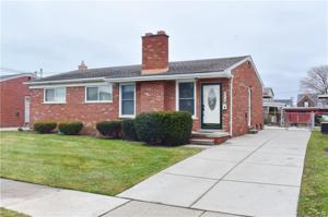22486 E 10 MILE RD Road