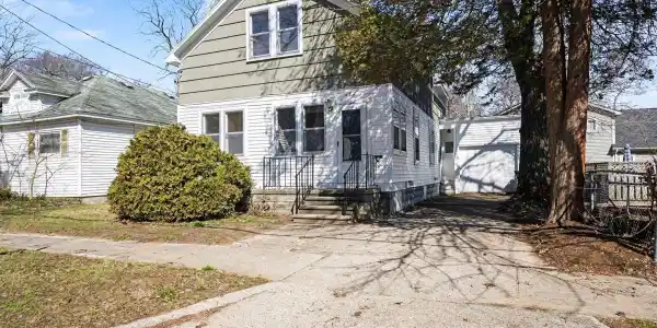 892 W Forest Avenue