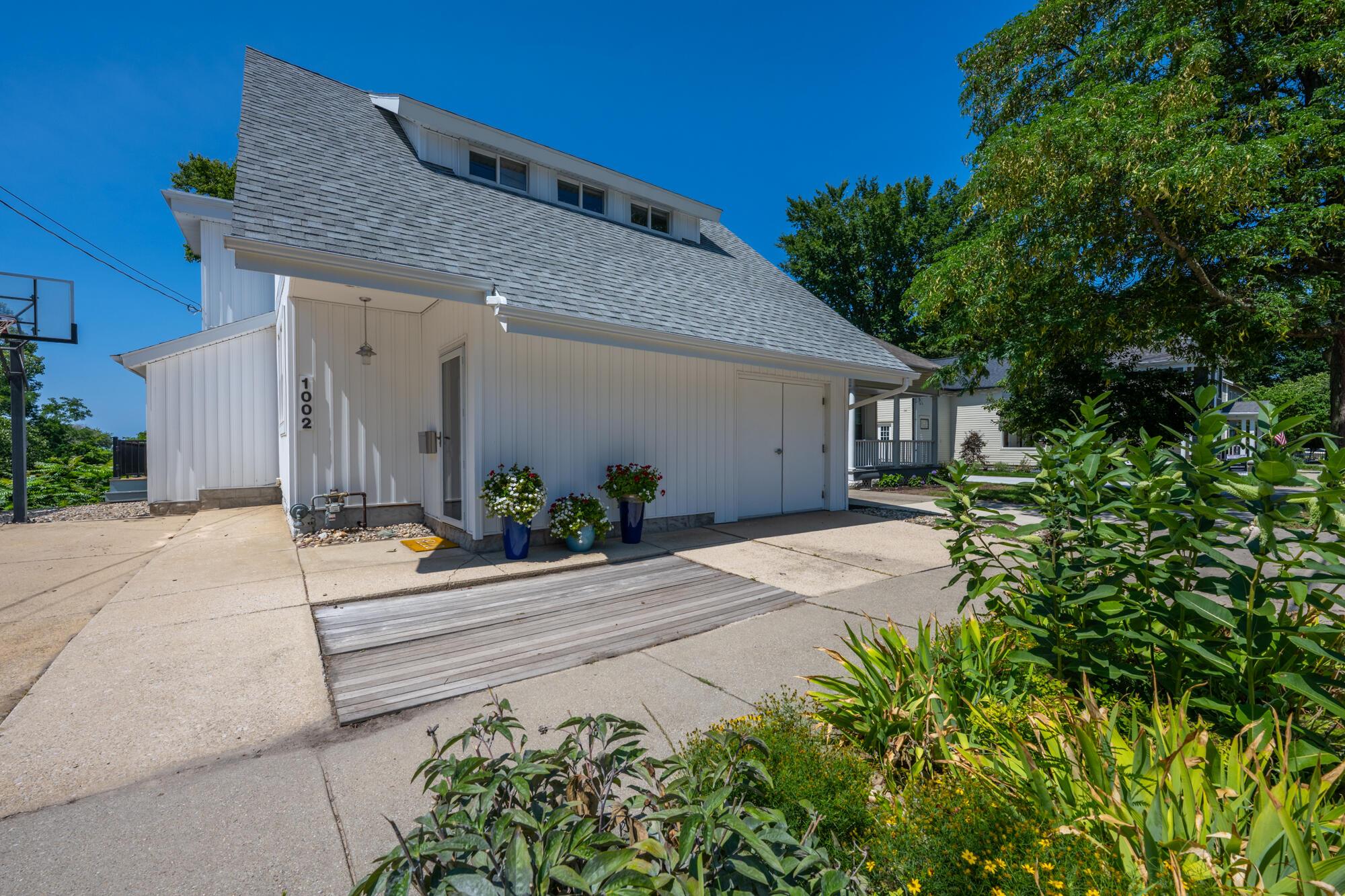 Image 1: Front of Home