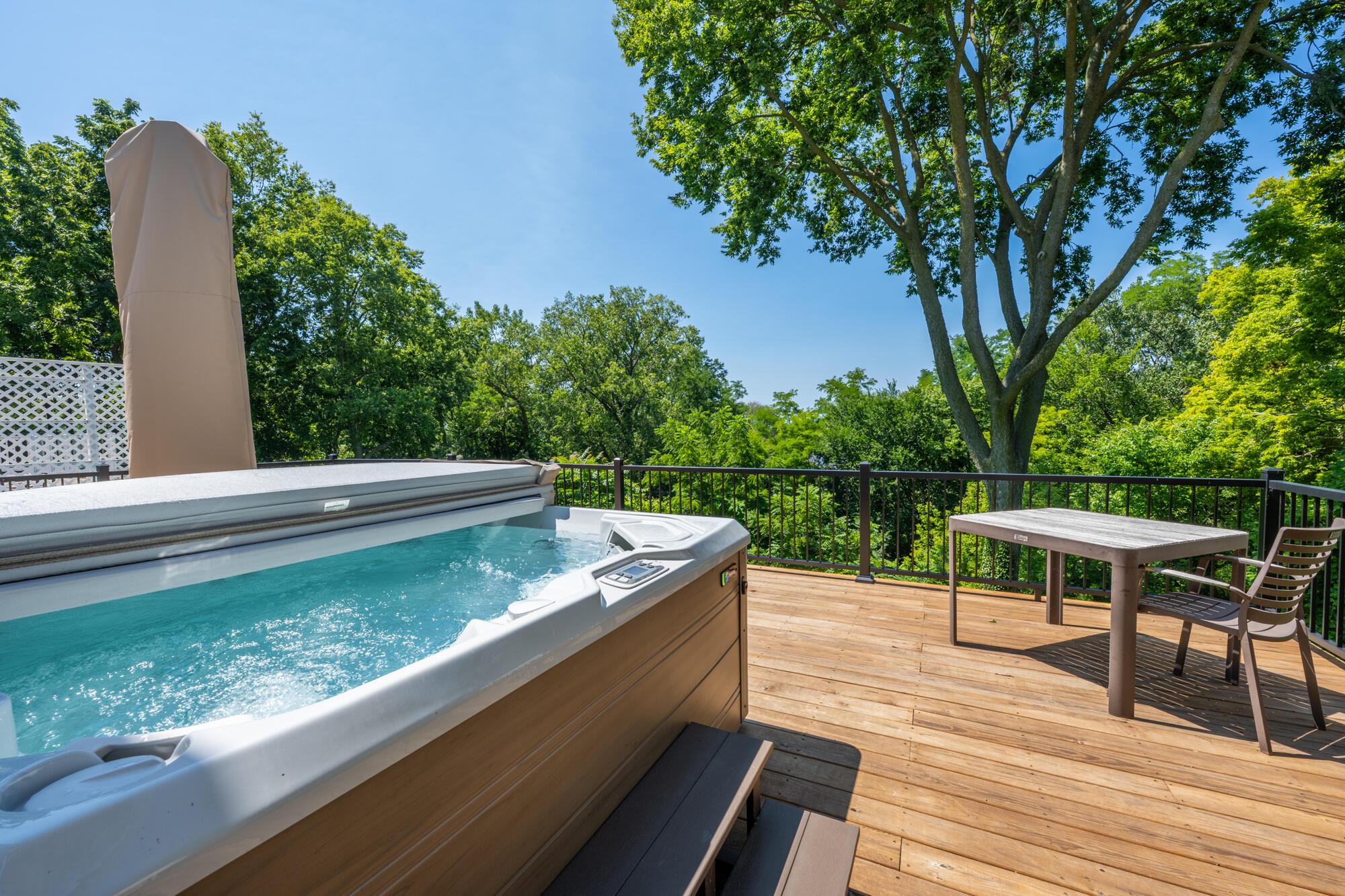Image 4: Salt Water Hot Tub
