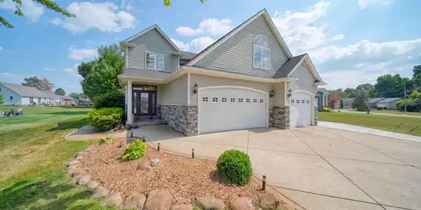 123 N Grand Pointe Drive