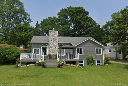 623 Lakeside Drive