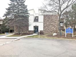 855 S PONTIAC Trail