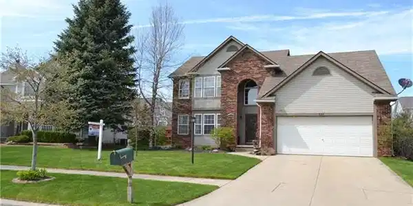829 WOODLEIGH Way