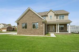 940 WOODSIDE Drive
