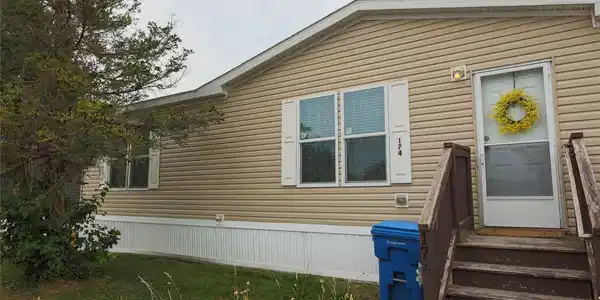 174 Suzanne Blvd