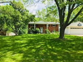 106 RAVINE PL