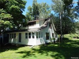 523 E WALLED LAKE Drive