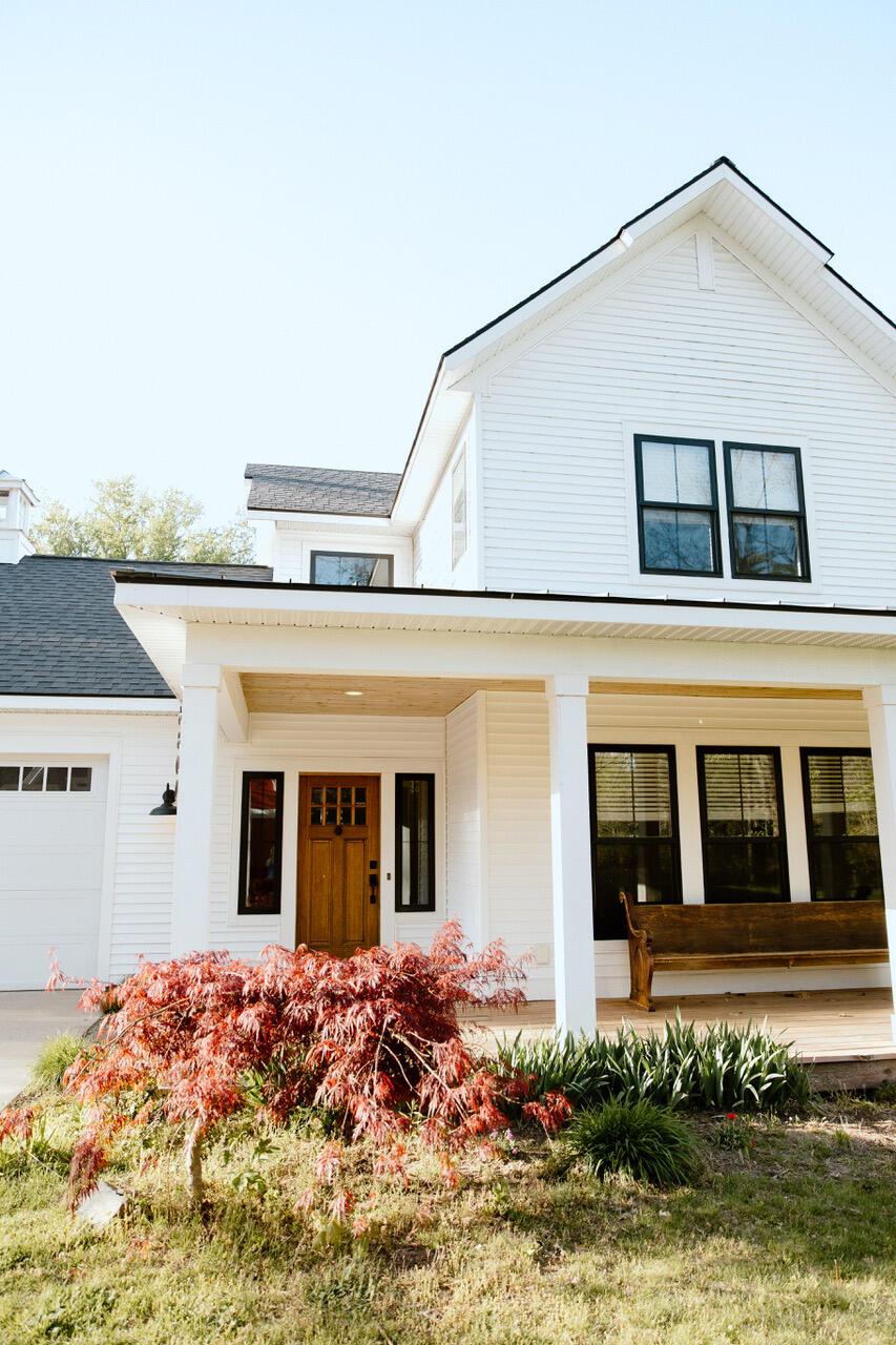 Image 2: Front exterior entryway