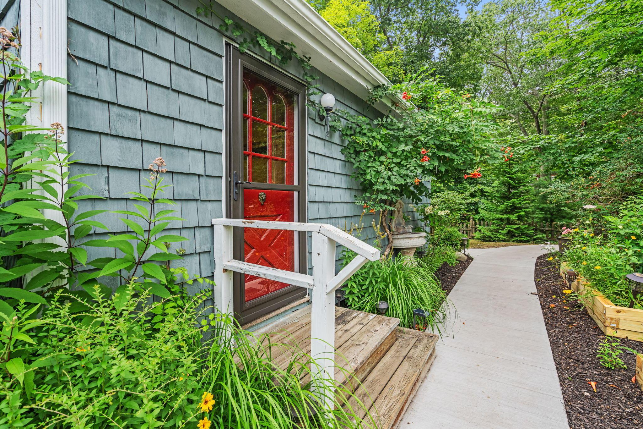 Image 3: 4-web-or-mls-A7402130