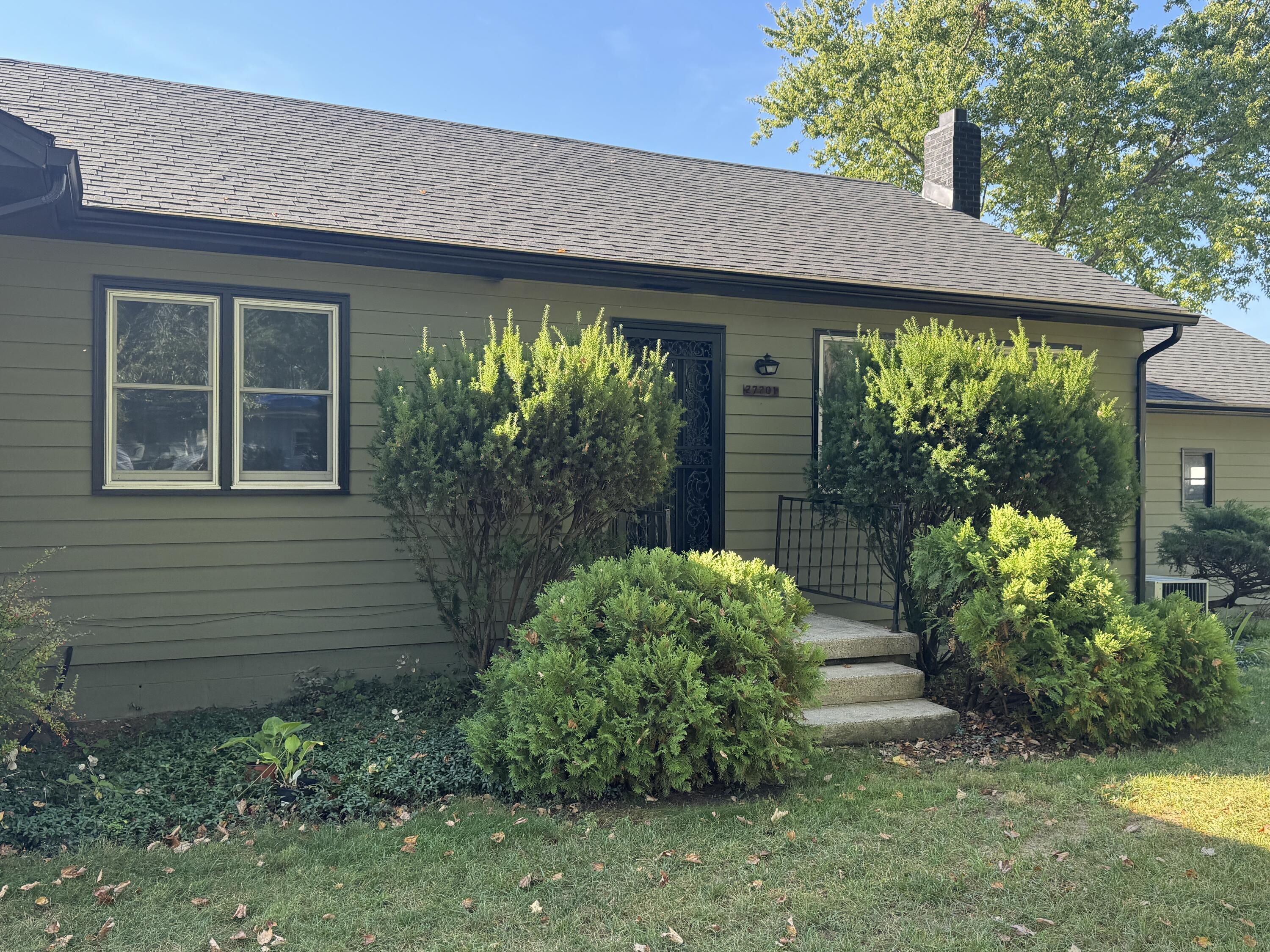 Image 2: 27201 Stuart St