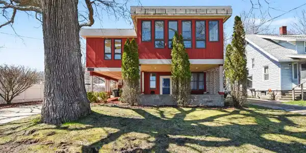 3135 Lakeshore Drive