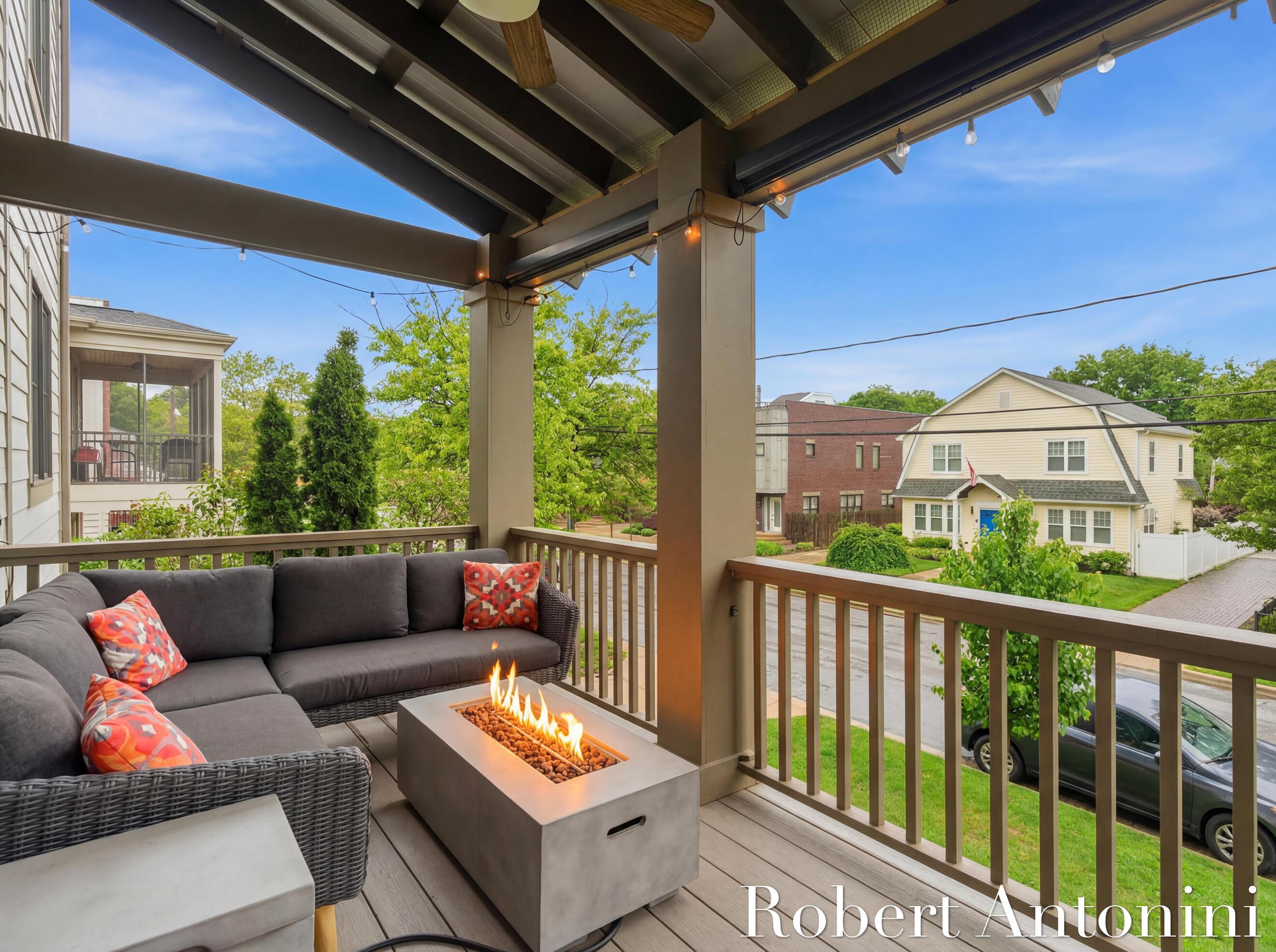 Image 2: Covered Deck