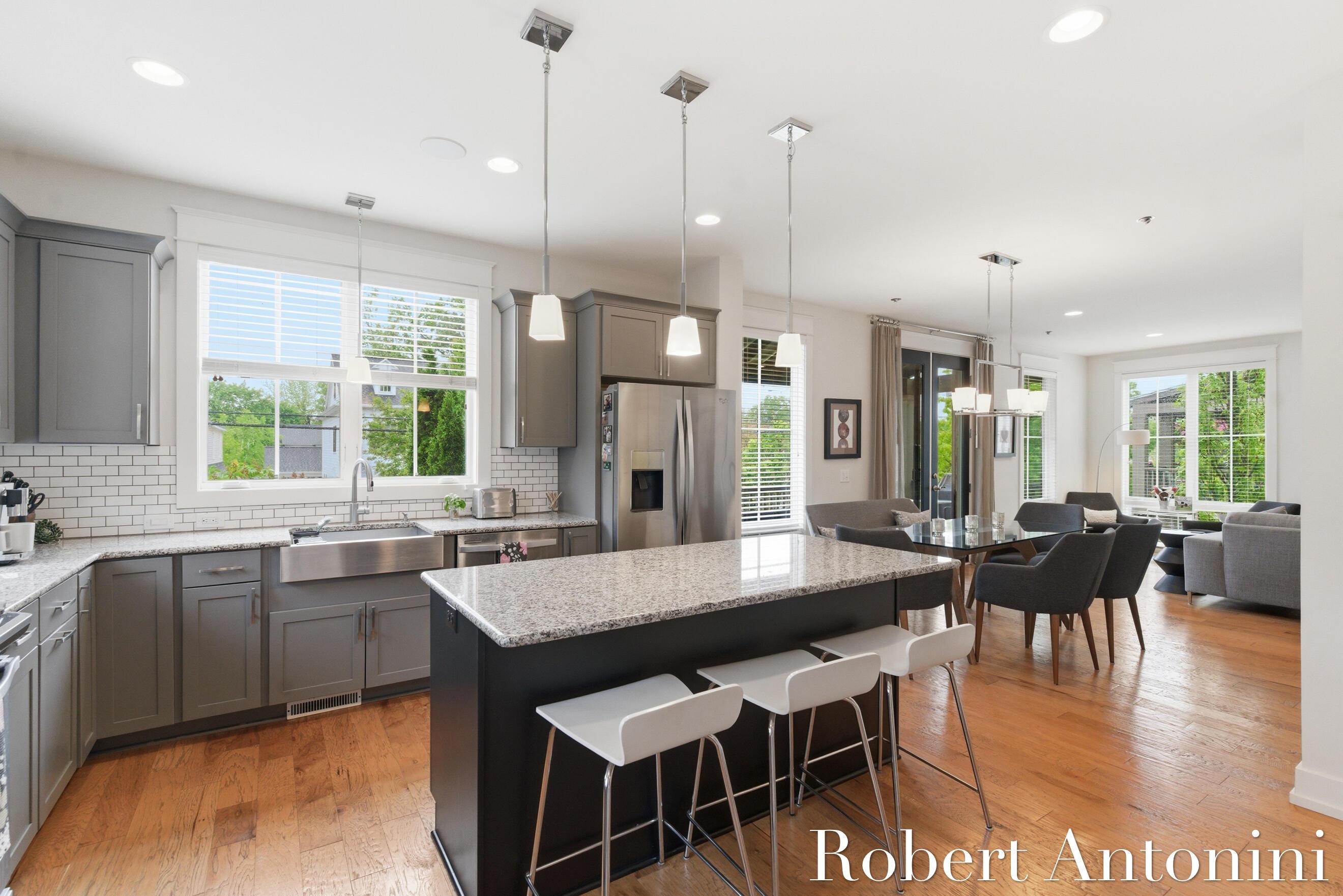 Image 4: Gourmet Kitchen