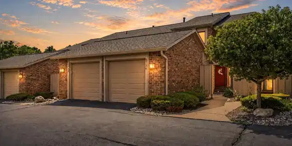 5736 Woodland View