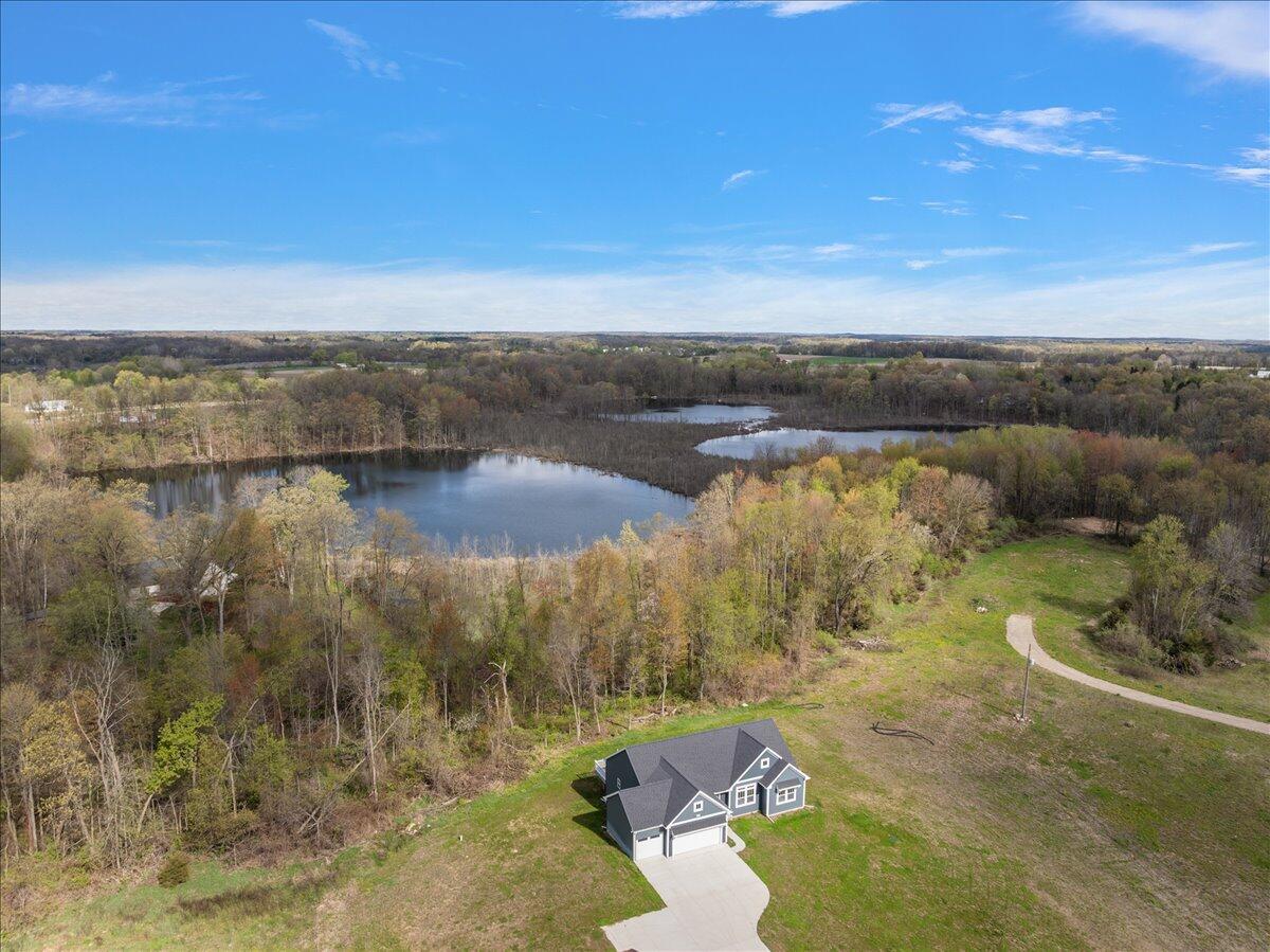 Image 3: 6-8275 Mcarthur Avenue-25