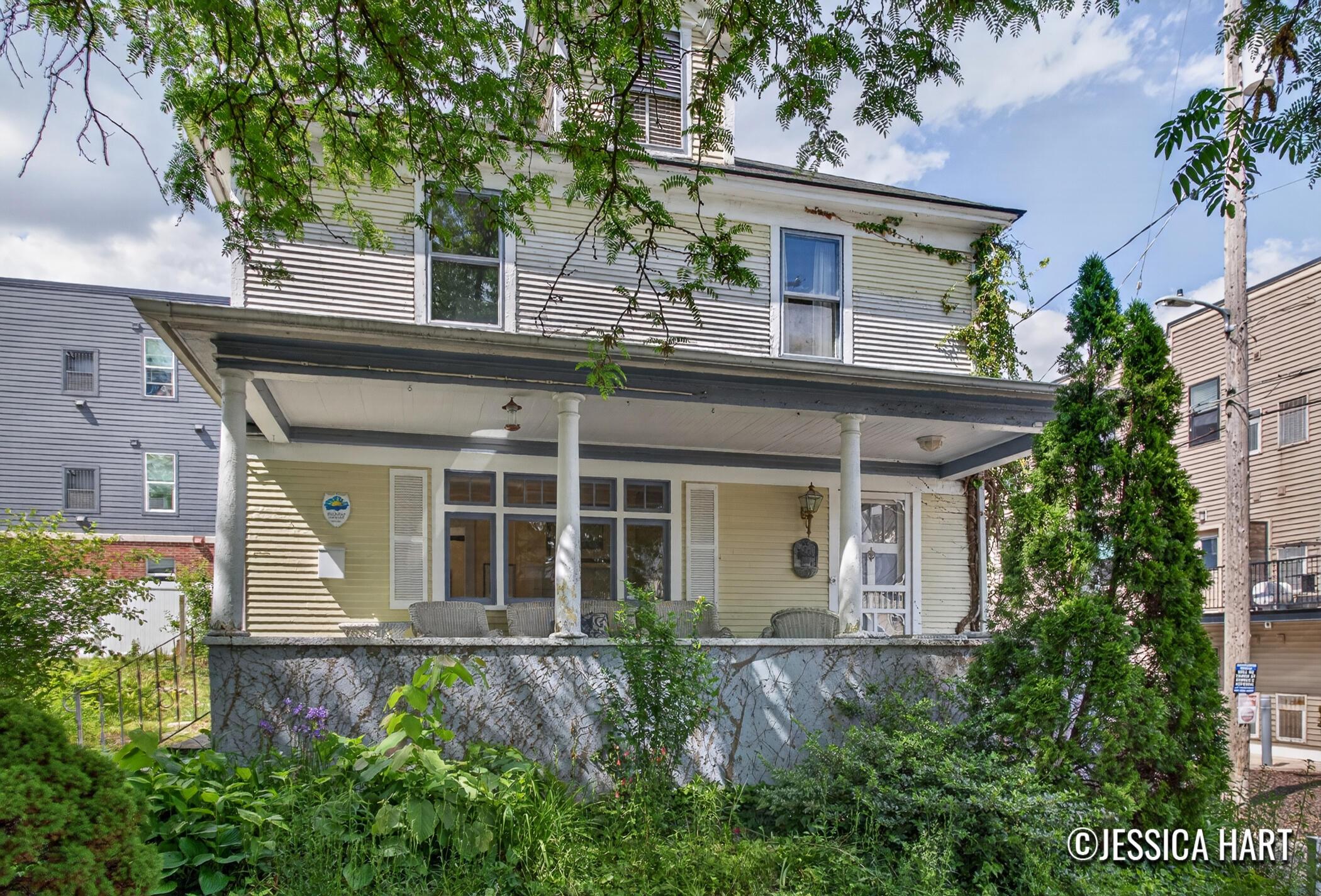Image 3: 211 Trowbridge St NE_33