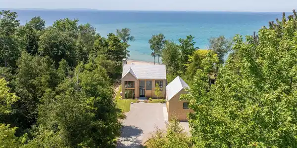 6987 N Manitou Trail