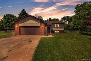 4950 ENNISMORE Drive