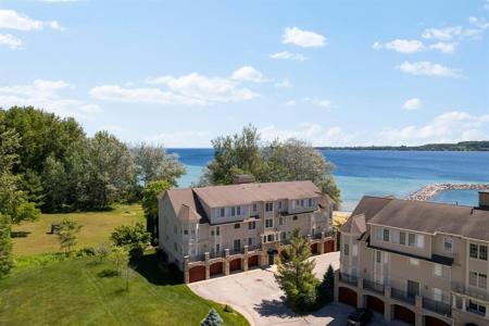 712 N Dockside Circle