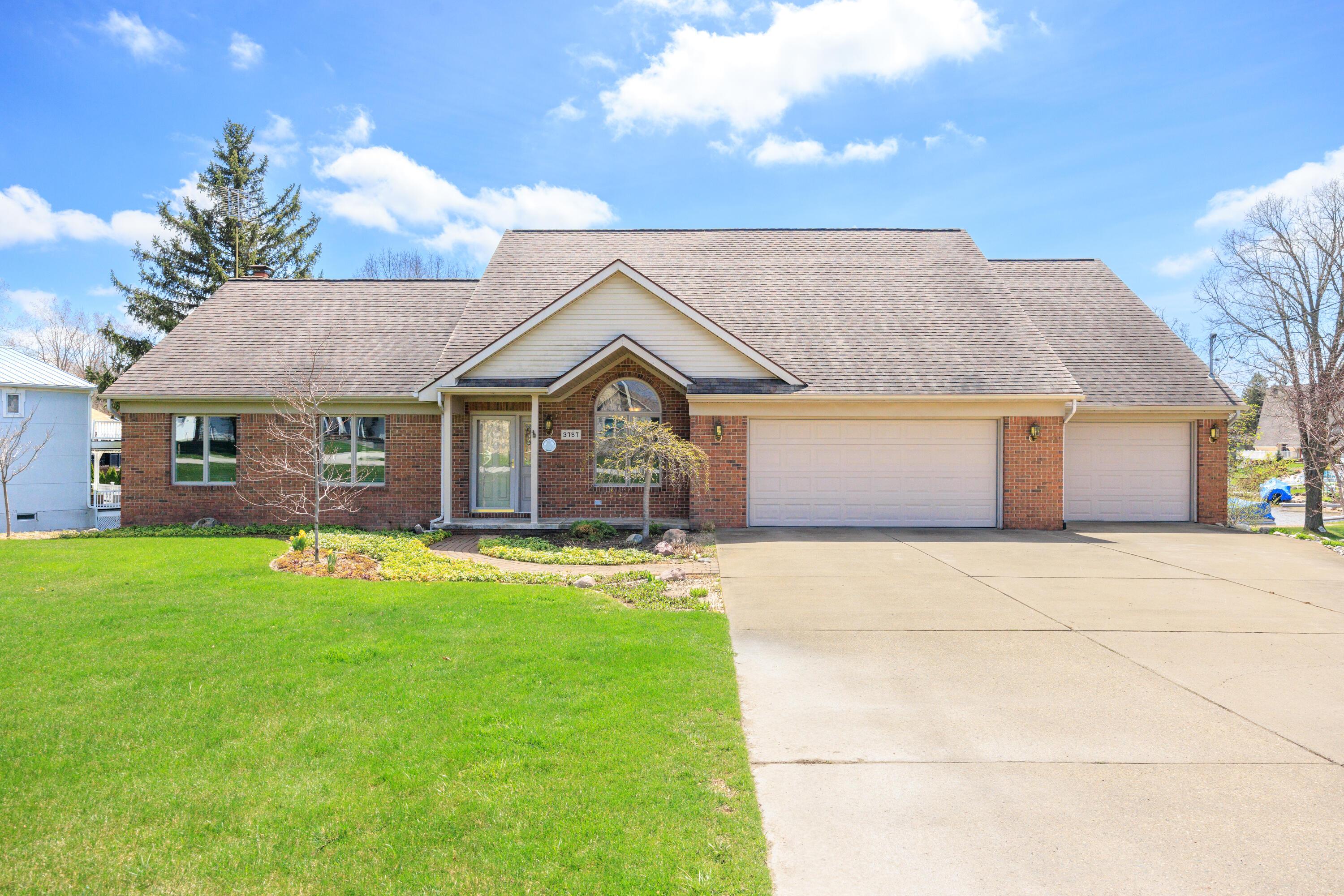 Image 2: 3757 Lake Lapeer Dr 69