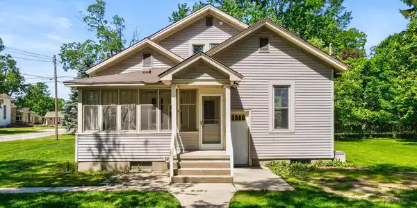 220 E Elliott Street