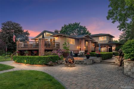 8950 Riverview