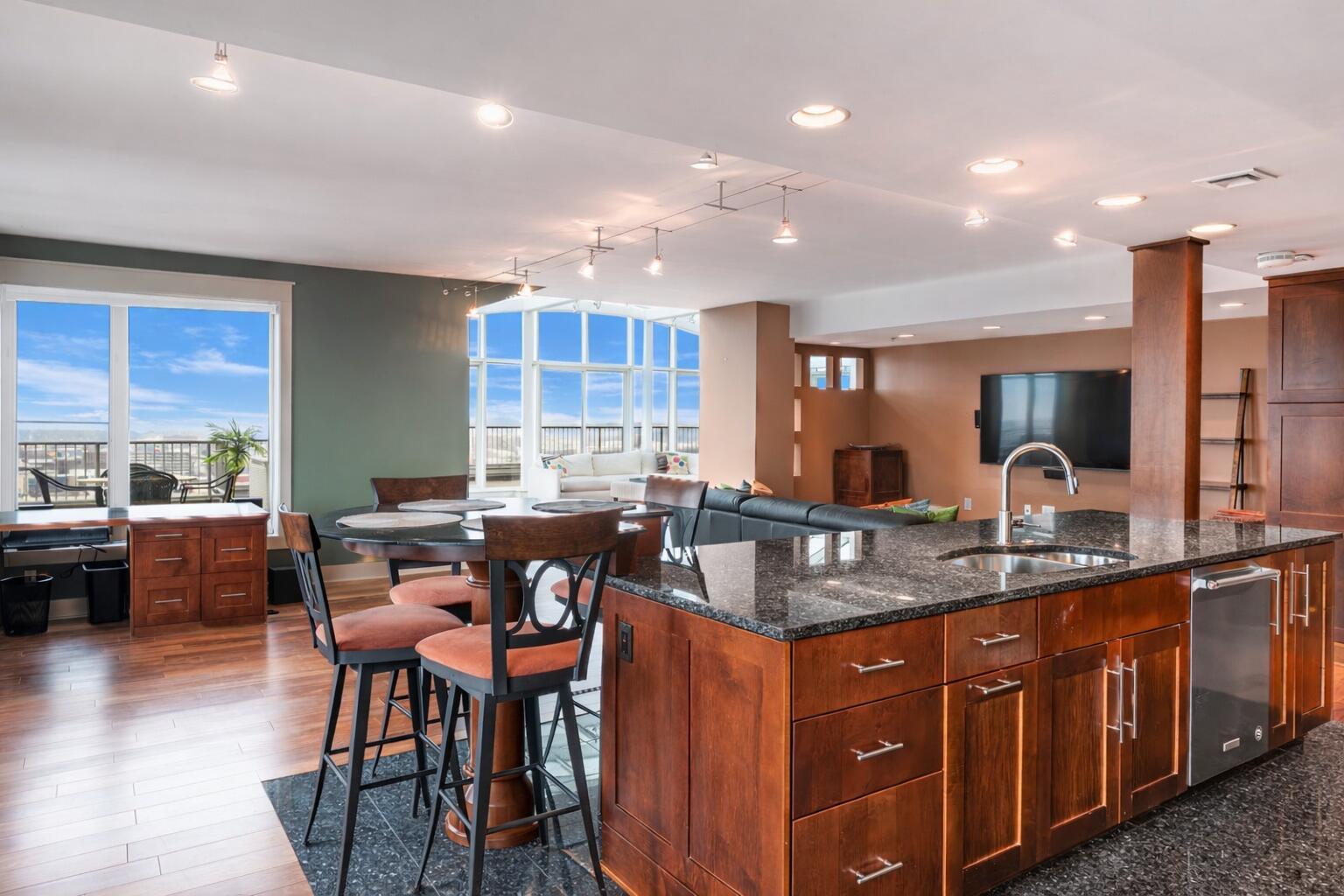Image 2: Kitchen