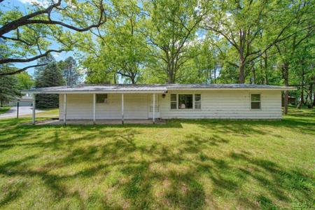 3940 Round Lake Highway