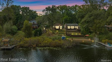 200 E CANYON Drive