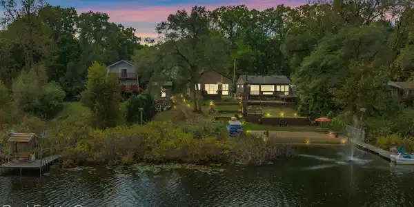 200 E CANYON Drive