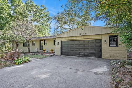 3015 Lakeview Boulevard