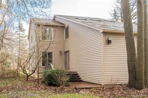 6487 SUNNINGDALE Drive