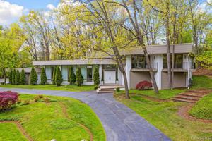 1753 LONG LAKE SHORE Drive