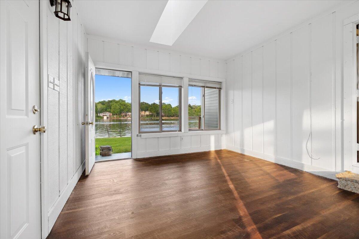 Image 3: 19-1176 Lakeside-11