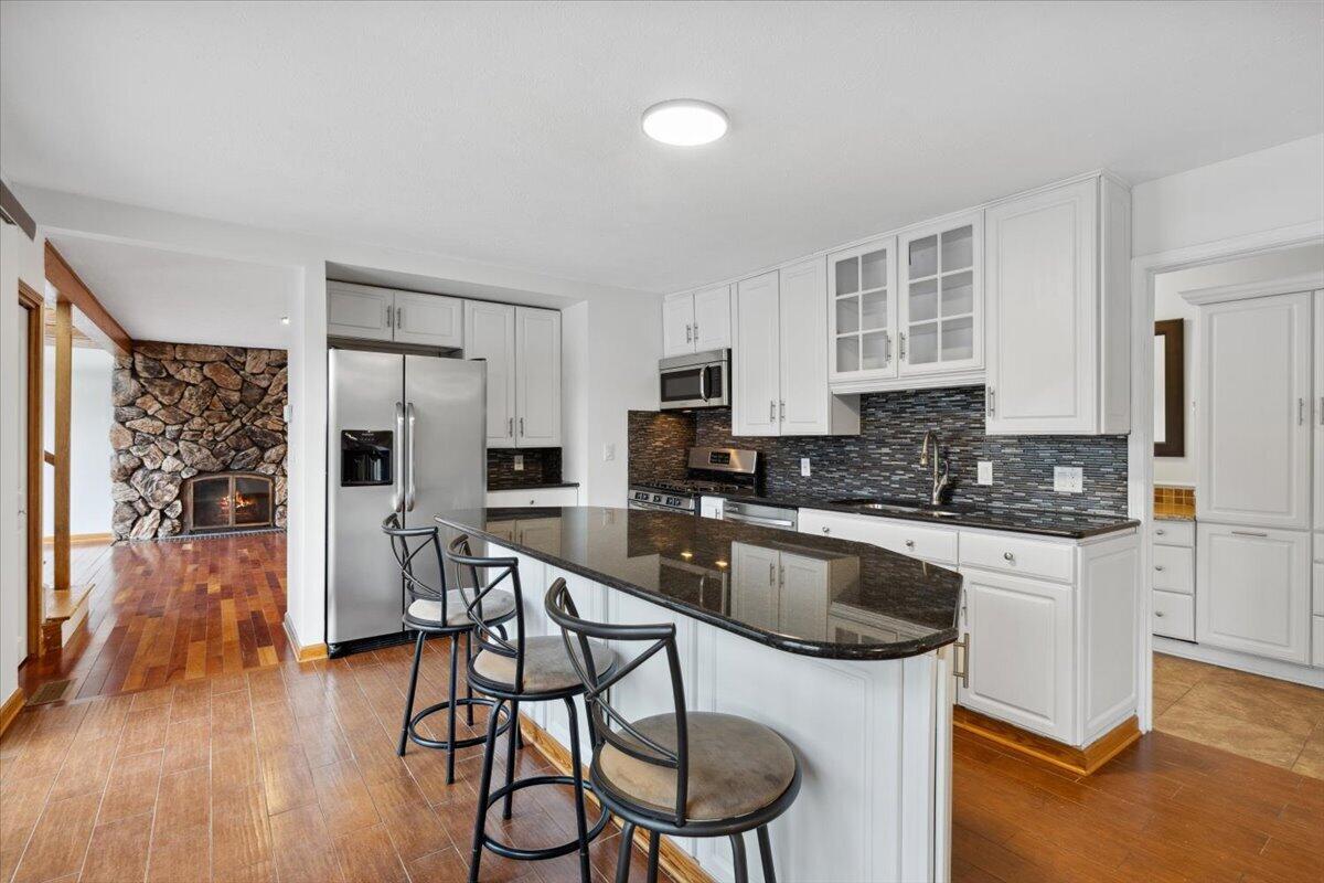 Image 4: 24-1176 Lakeside-36