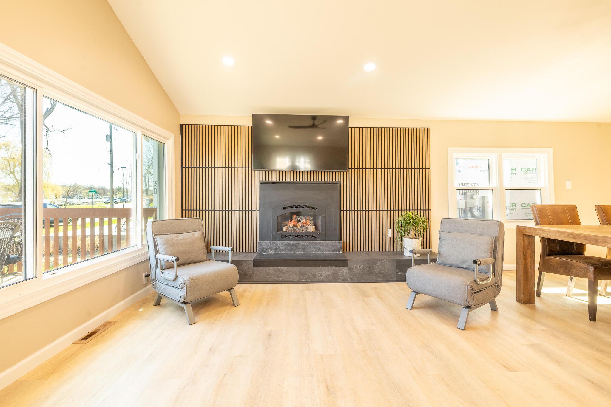 Image 3: Renovated Living Room