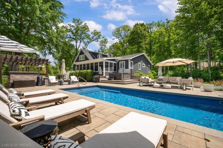 16636 Lakeshore Road