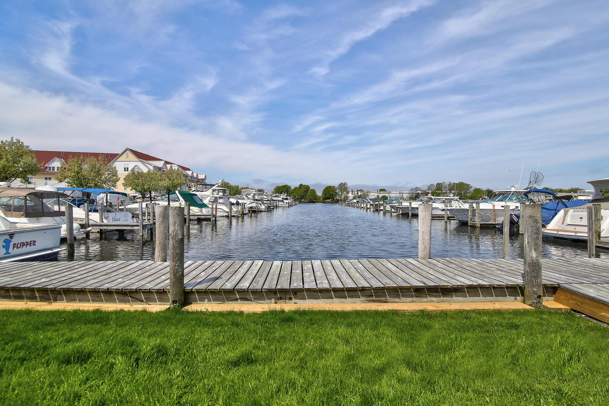 Image 3: 917 W Savidge St #11, Spring Lake-3