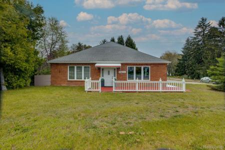 2400 N Lakeshore Road