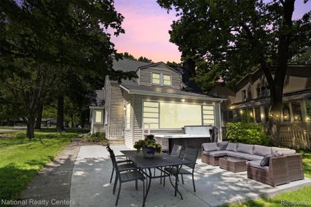 3889 Lakewood Drive