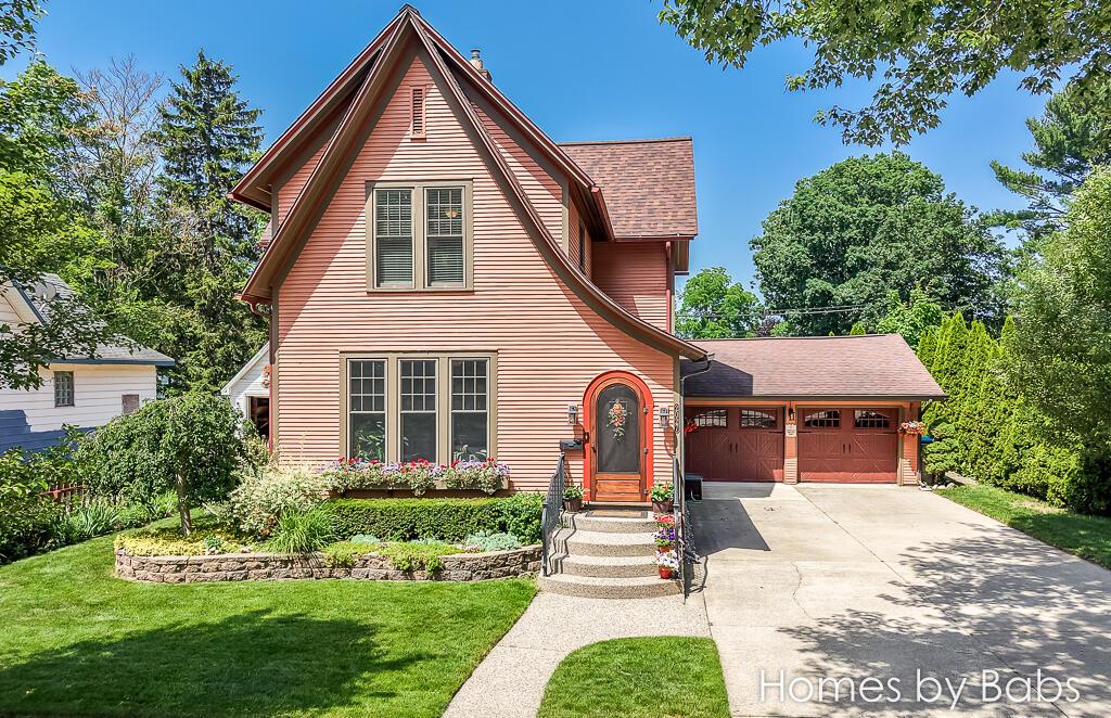 Image 1: 2027 Bourdon St.