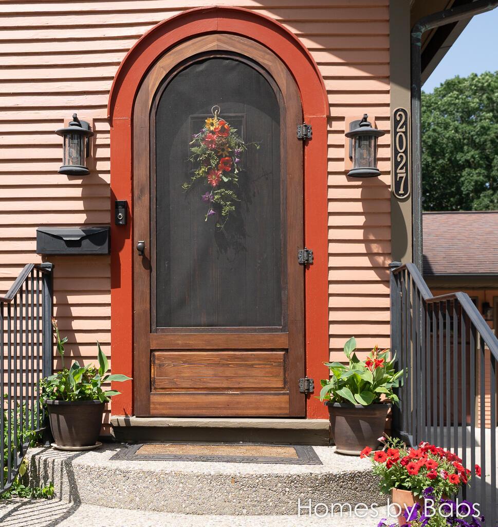 Image 2: 2027 Bourdon St.