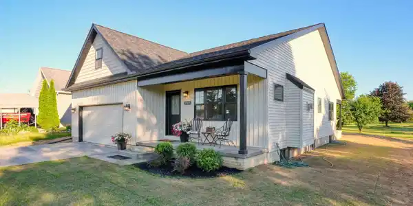 Image 3: 5-web-or-mls-DSC05786_HDR