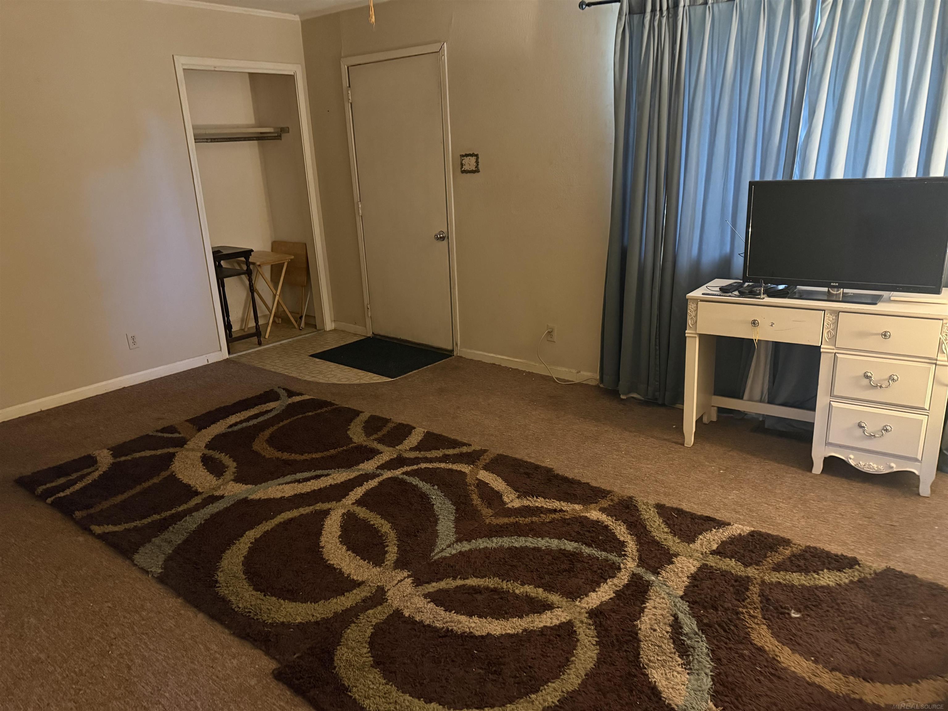 Image 3: Living Room