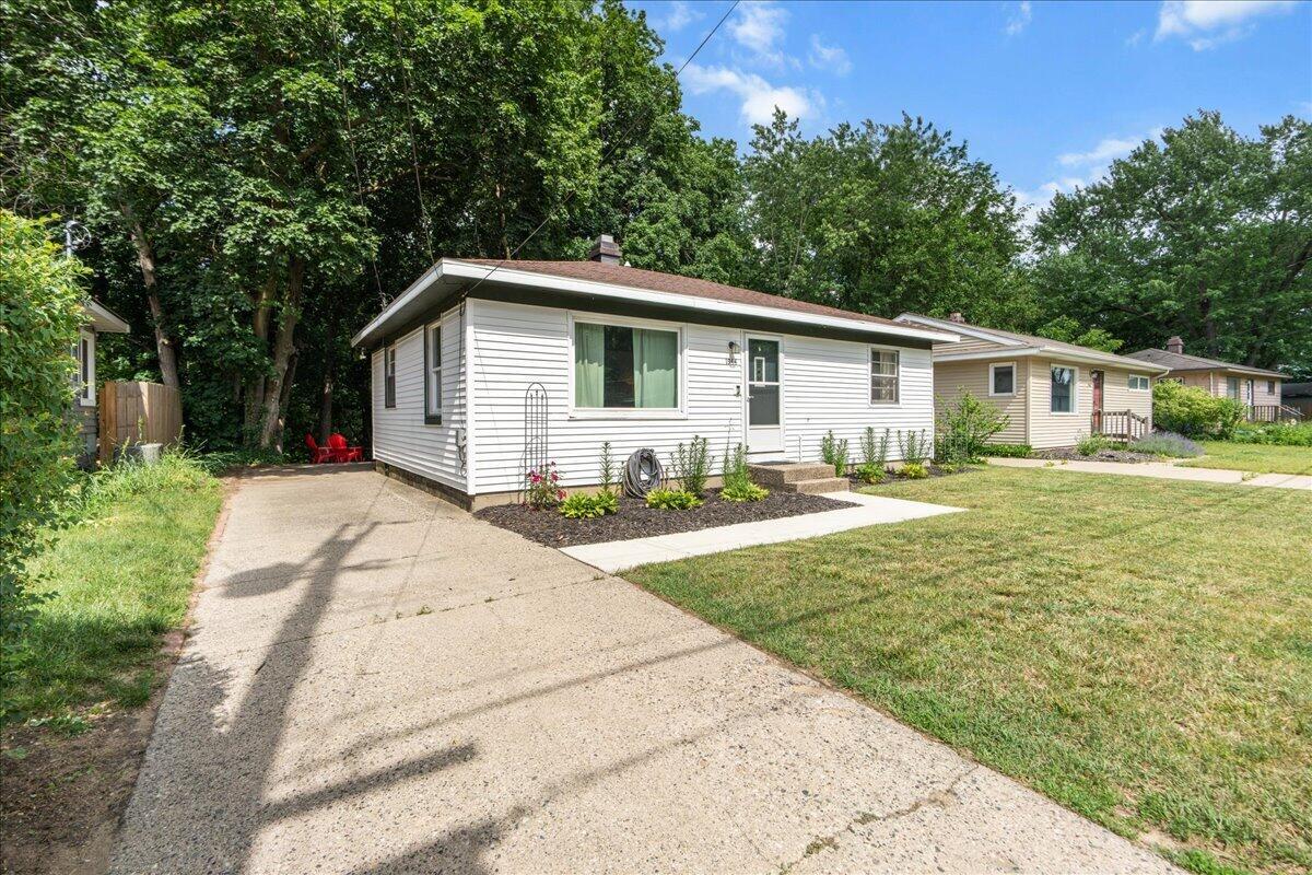 Image 3: 12-Exterior 02