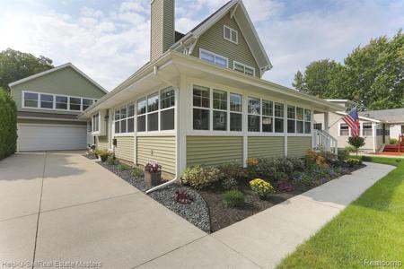 2981 MAPLEWOOD Drive